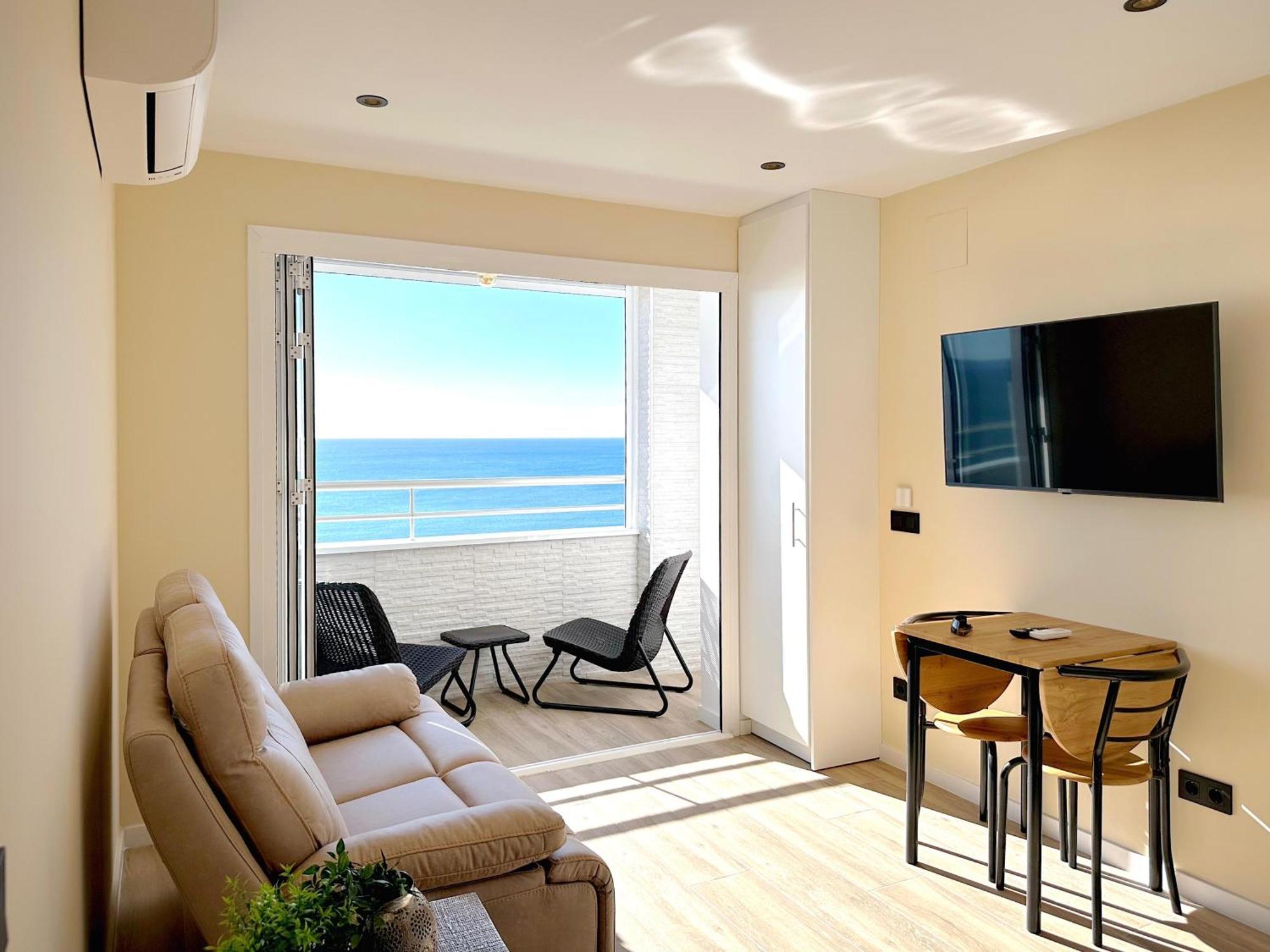 Penthouse On The Beach Емпуриабрава Екстериор снимка