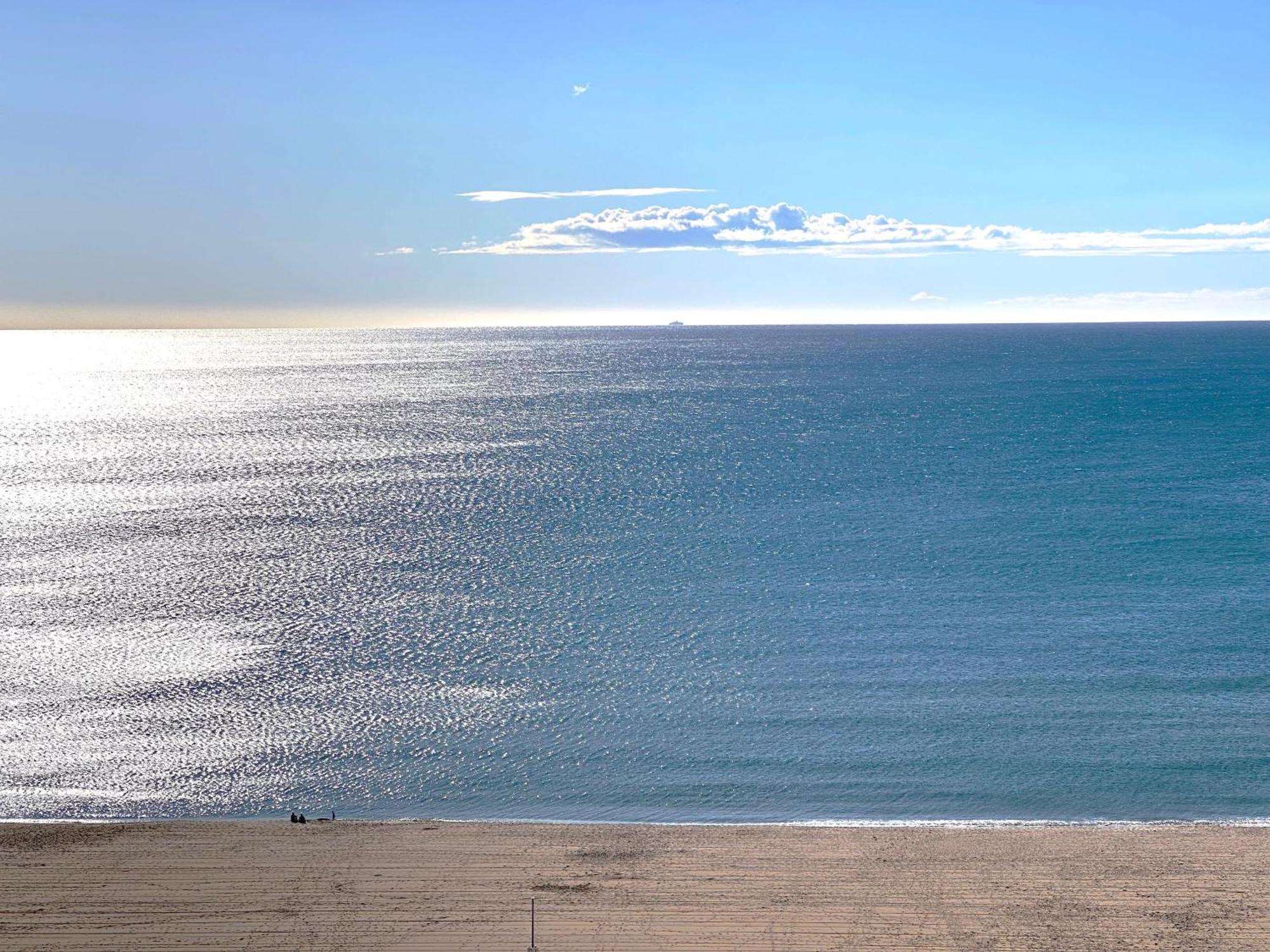 Penthouse On The Beach Емпуриабрава Екстериор снимка